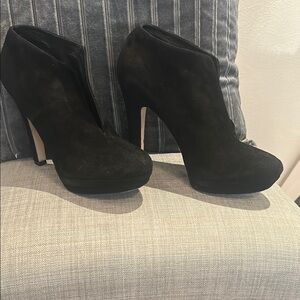 Via Spiga Elegant Black Suede Ankle Boots Size 8.5
